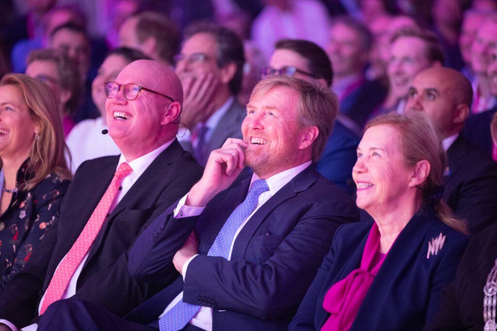 Koning Willem Alexander woonde het programma van het ECP Jaarfestival 2023 bij.